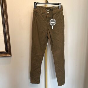 Dollhouse curvy collection green skinny soft touch jeans NWT 3/4